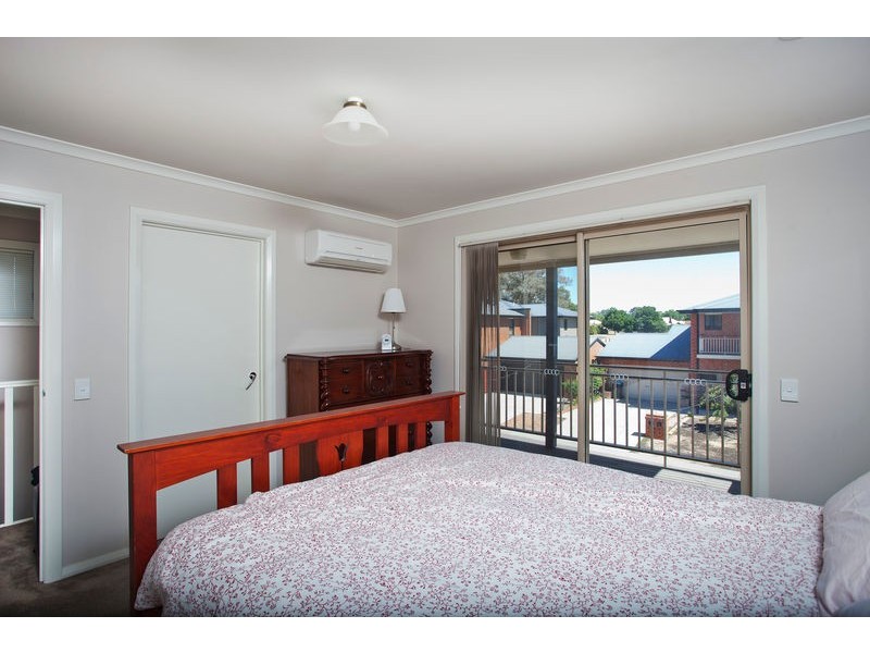 9 Wisteria Court, Flora Hill VIC 3550