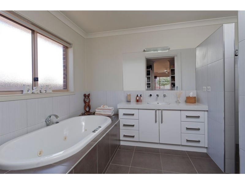 6 Dowker Street, Epsom VIC 3551