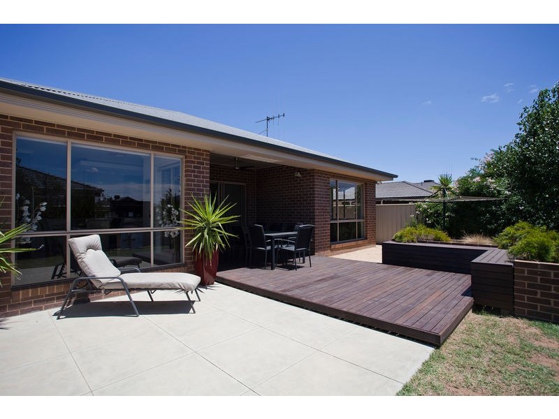 6 Dowker Street, Epsom VIC 3551