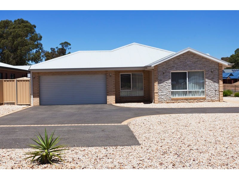 1 Saddle Court, Maiden Gully VIC 3551