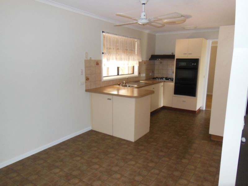 1/13 Leonard Street, Flora Hill VIC 3550