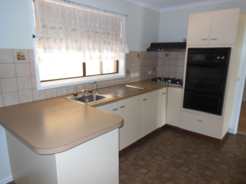 1/13 Leonard Street, Flora Hill VIC 3550