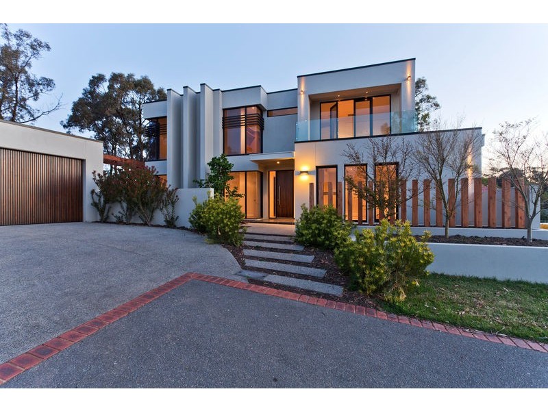 2 The Crest, Kennington VIC 3550