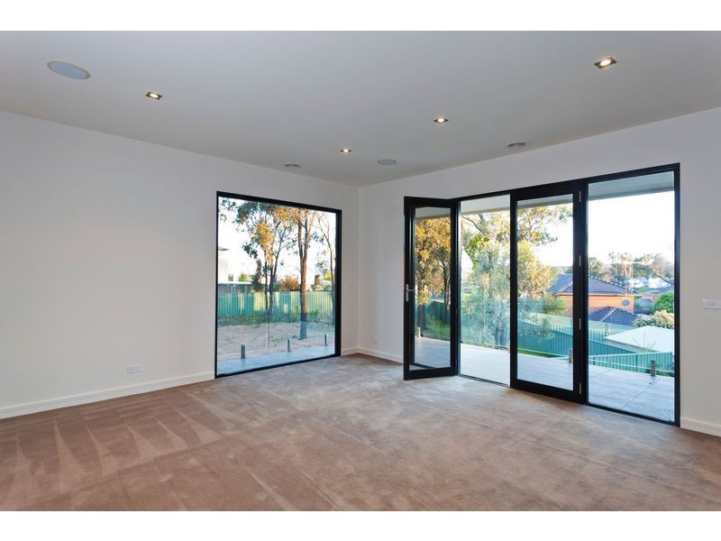 2 The Crest, Kennington VIC 3550
