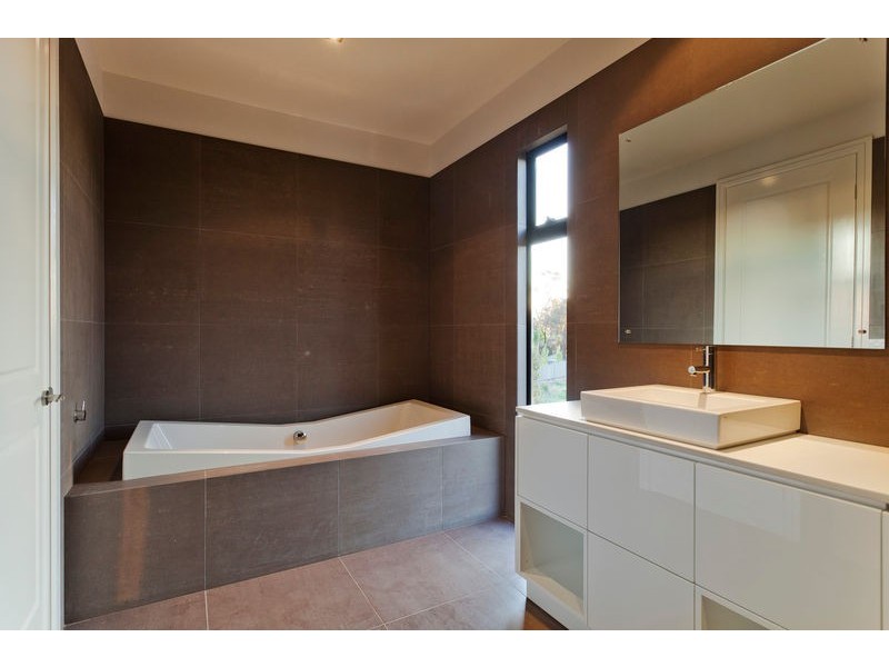 2 The Crest, Kennington VIC 3550