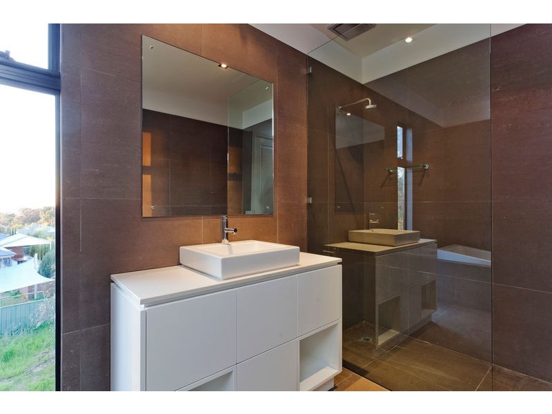 2 The Crest, Kennington VIC 3550