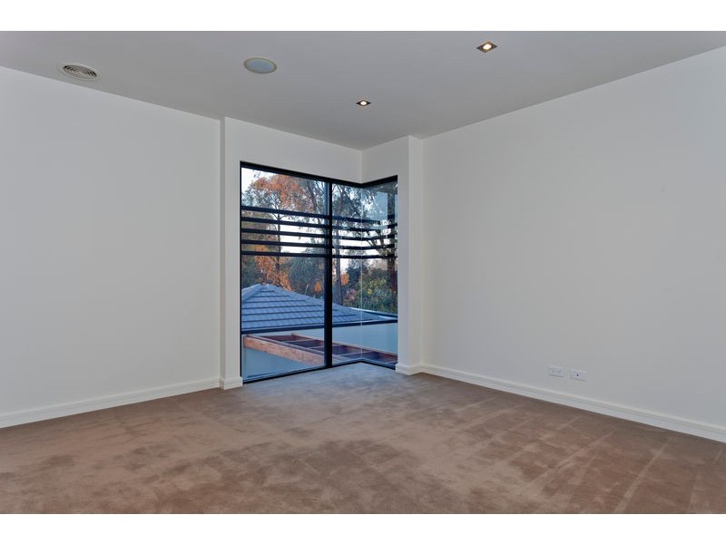 2 The Crest, Kennington VIC 3550