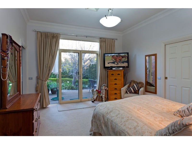 4 Essex Court, Strathdale VIC 3550