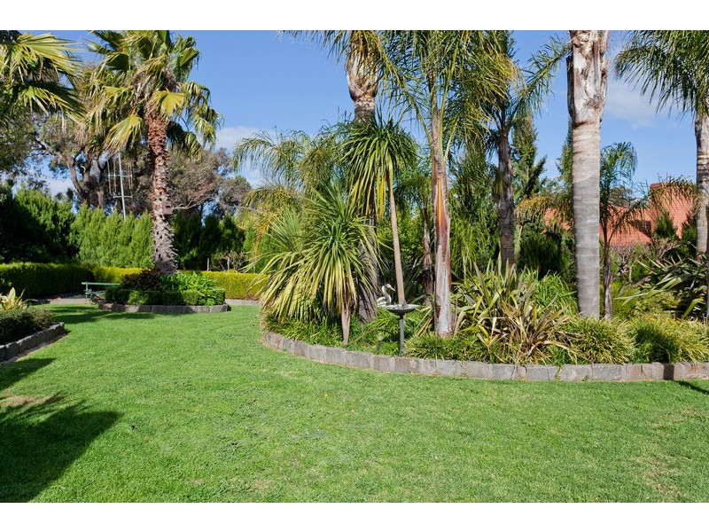 4 Essex Court, Strathdale VIC 3550