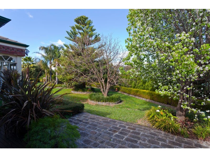 4 Essex Court, Strathdale VIC 3550