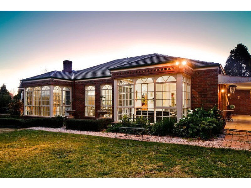 4 Essex Court, Strathdale VIC 3550