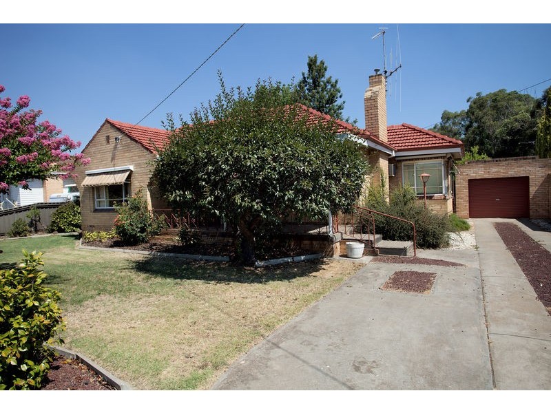 8 Lansell Street, Kangaroo Flat VIC 3555