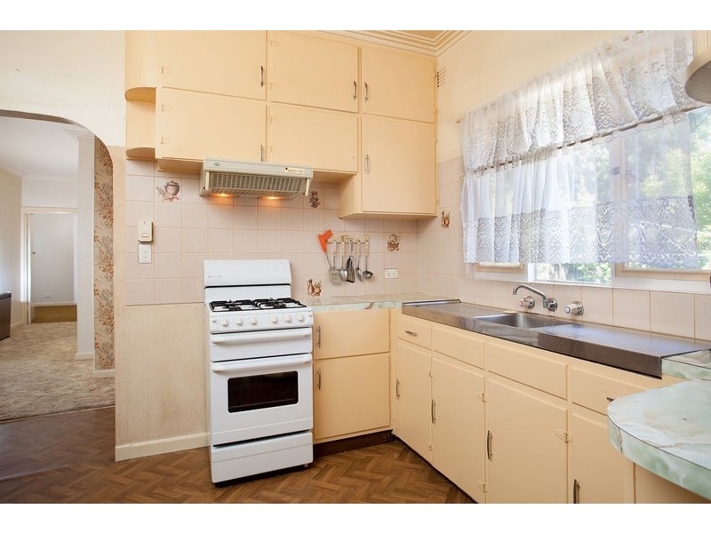 8 Lansell Street, Kangaroo Flat VIC 3555