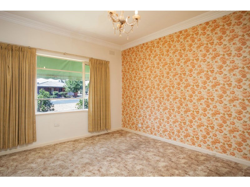 8 Lansell Street, Kangaroo Flat VIC 3555