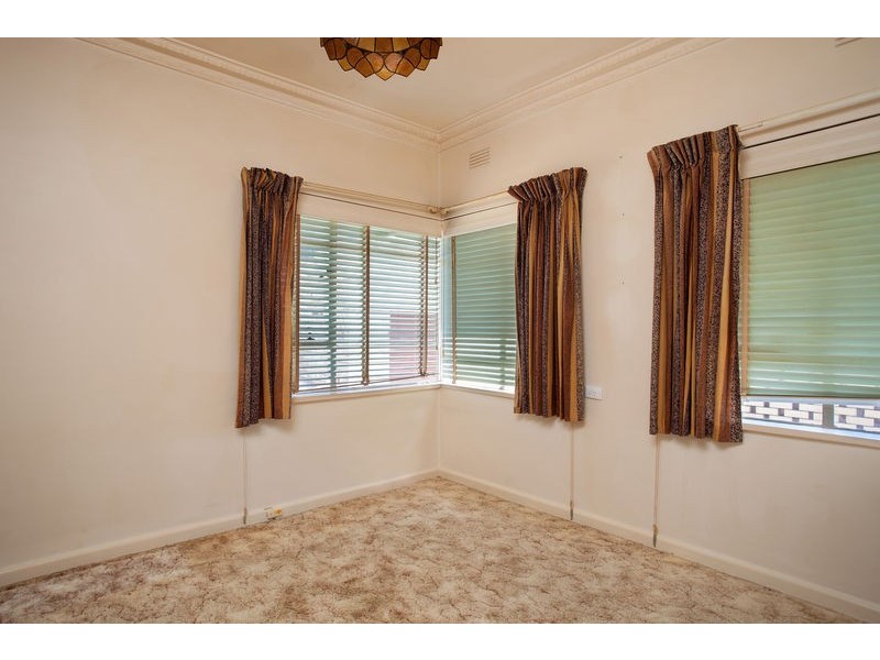 8 Lansell Street, Kangaroo Flat VIC 3555