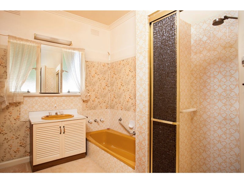 8 Lansell Street, Kangaroo Flat VIC 3555