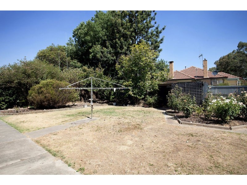 8 Lansell Street, Kangaroo Flat VIC 3555