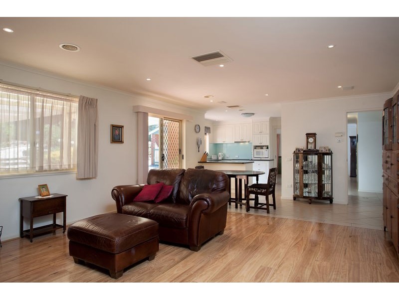 10 Hines Court, Kangaroo Flat VIC 3555