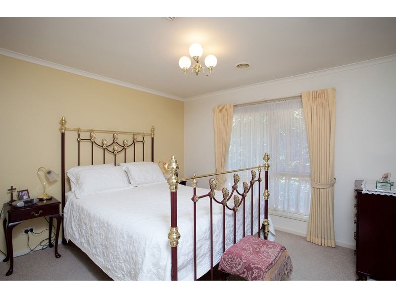 10 Hines Court, Kangaroo Flat VIC 3555