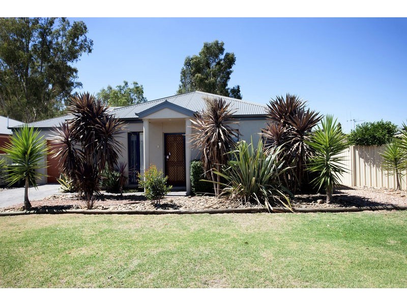 18 Symes Street, Kangaroo Flat VIC 3555