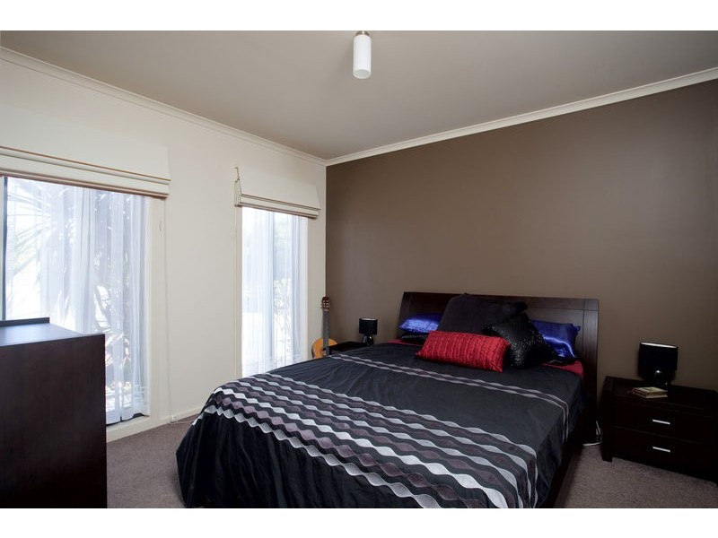 18 Symes Street, Kangaroo Flat VIC 3555
