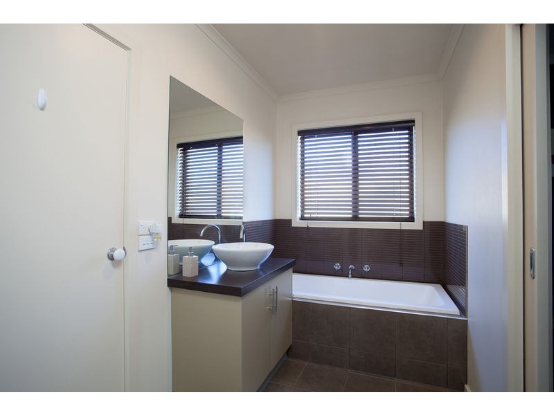 18 Symes Street, Kangaroo Flat VIC 3555