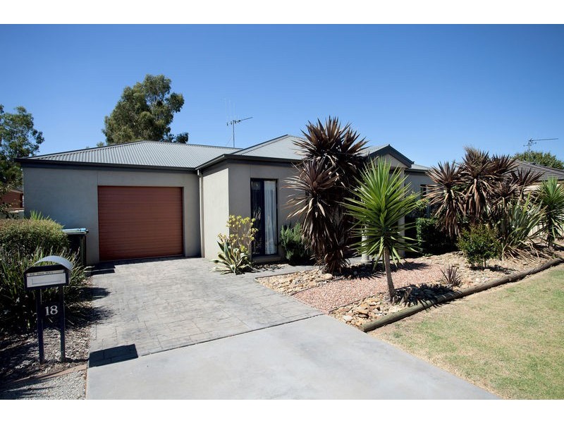 18 Symes Street, Kangaroo Flat VIC 3555
