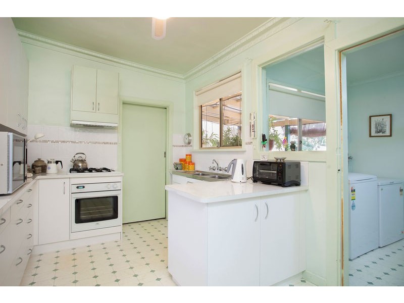 33 Weeroona Avenue, White Hills VIC 3550