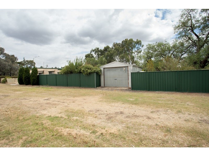 33 Weeroona Avenue, White Hills VIC 3550