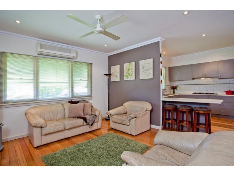 30 Nish Street, Flora Hill VIC 3550