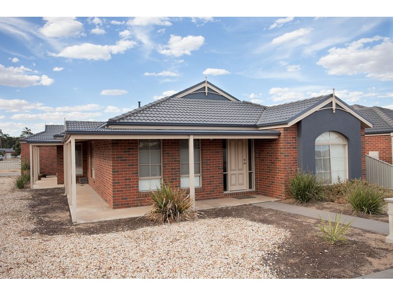 42 Peacock Drive, Epsom VIC 3551