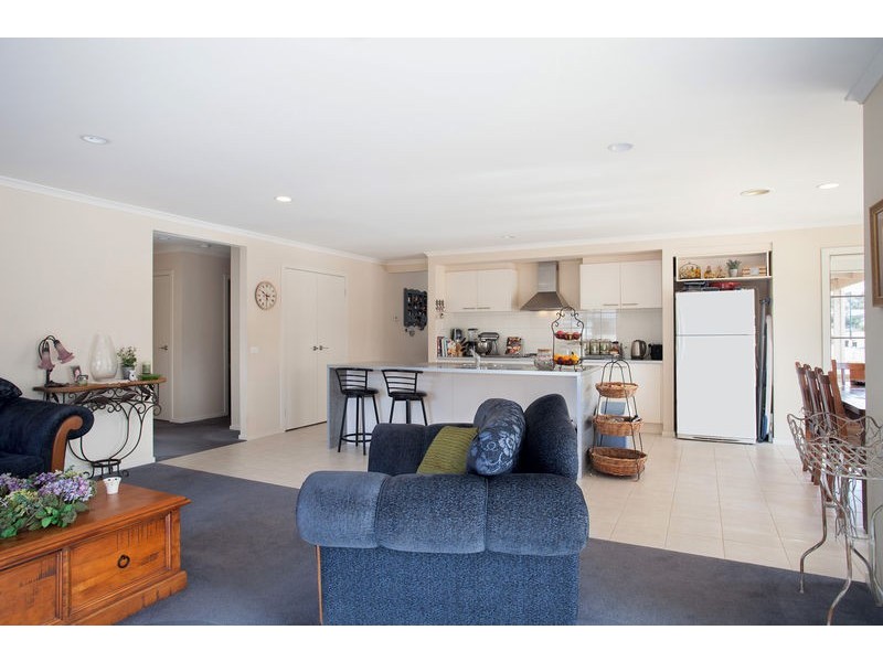 42 Peacock Drive, Epsom VIC 3551