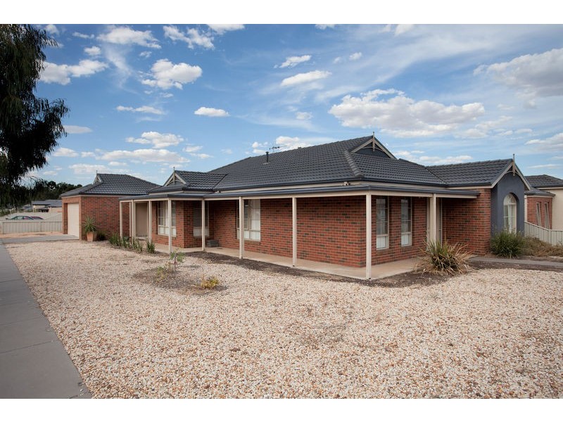 42 Peacock Drive, Epsom VIC 3551