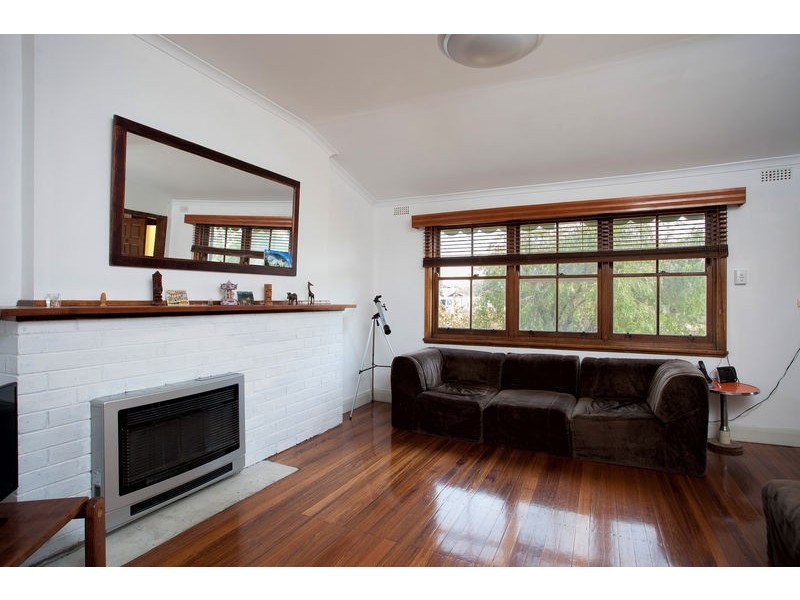 1 Churchill Avenue, Flora Hill VIC 3550