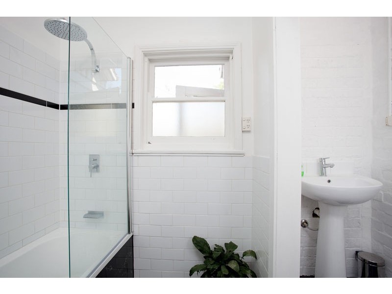 1 Churchill Avenue, Flora Hill VIC 3550