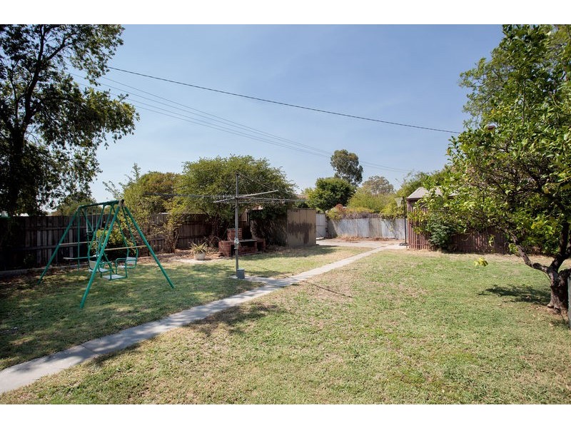 1 Churchill Avenue, Flora Hill VIC 3550