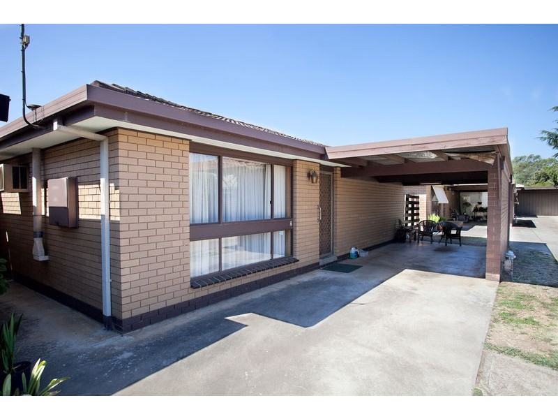 2/5 Carpenter Street, Kangaroo Flat VIC 3555