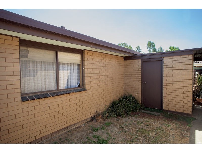 2/5 Carpenter Street, Kangaroo Flat VIC 3555