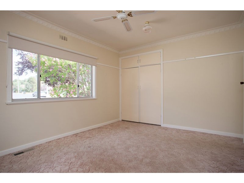 18 Pleasant Vale Crescent, Flora Hill VIC 3550