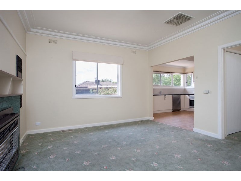 18 Pleasant Vale Crescent, Flora Hill VIC 3550