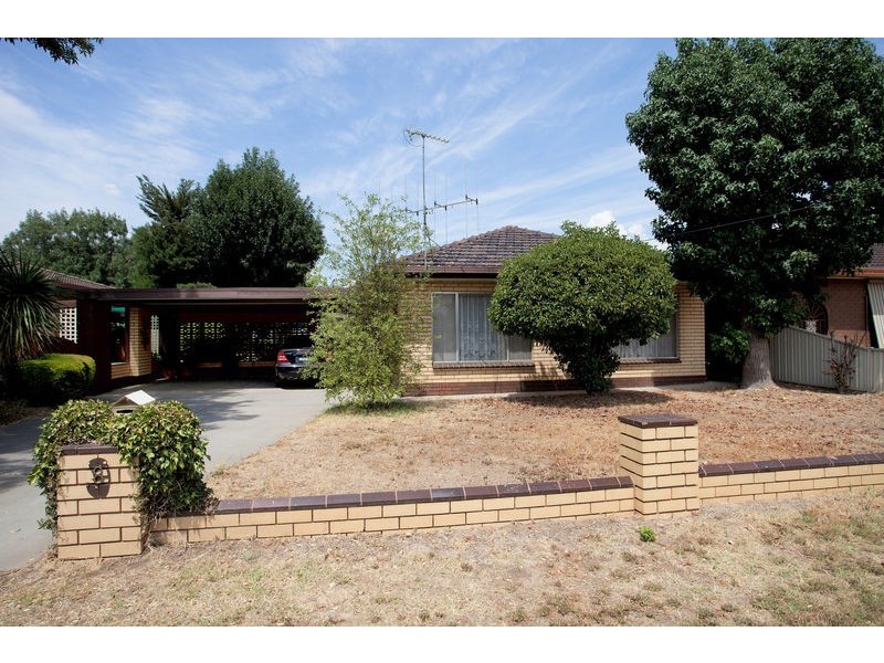 8 Priest Street, White Hills VIC 3550