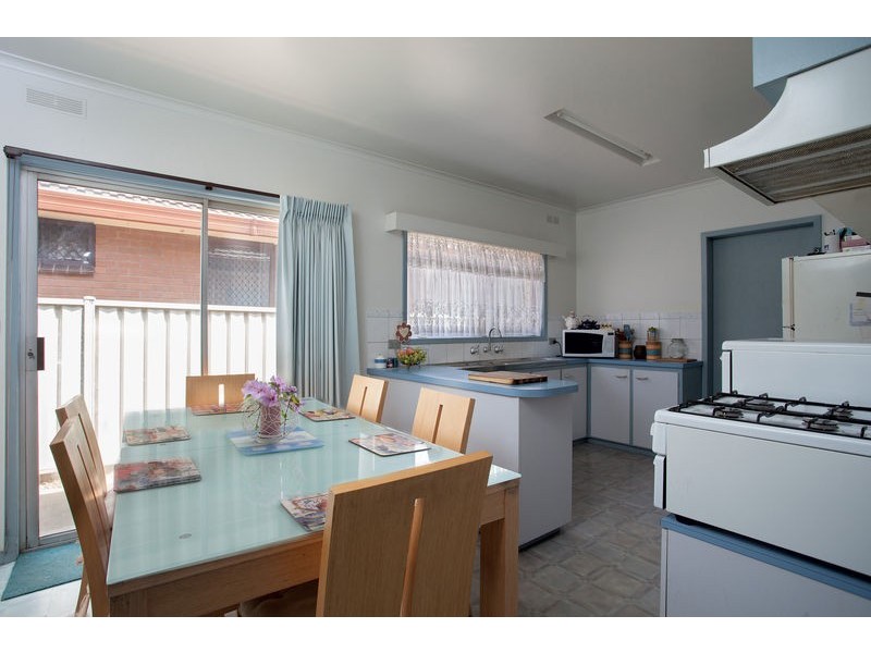 8 Priest Street, White Hills VIC 3550