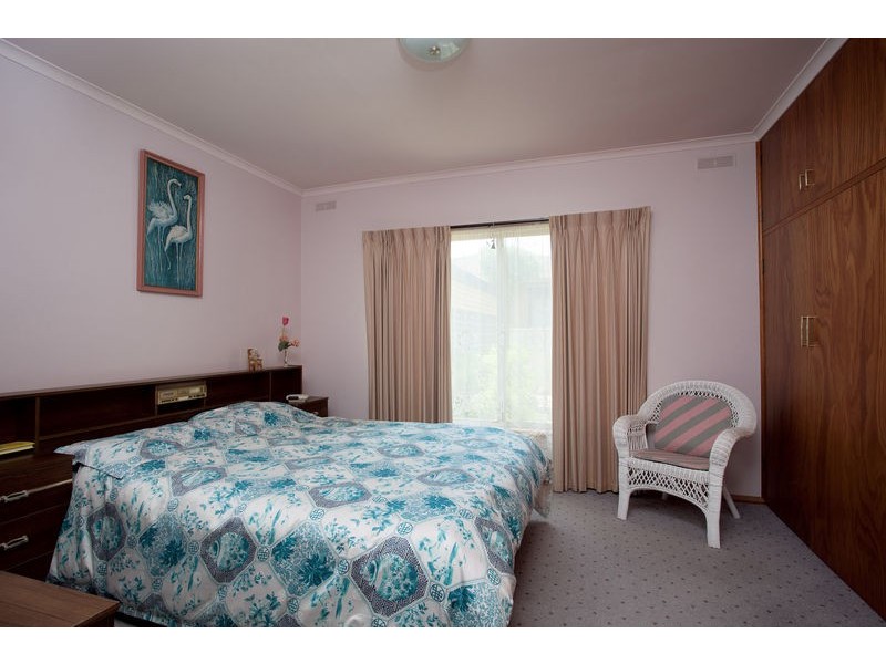 8 Priest Street, White Hills VIC 3550