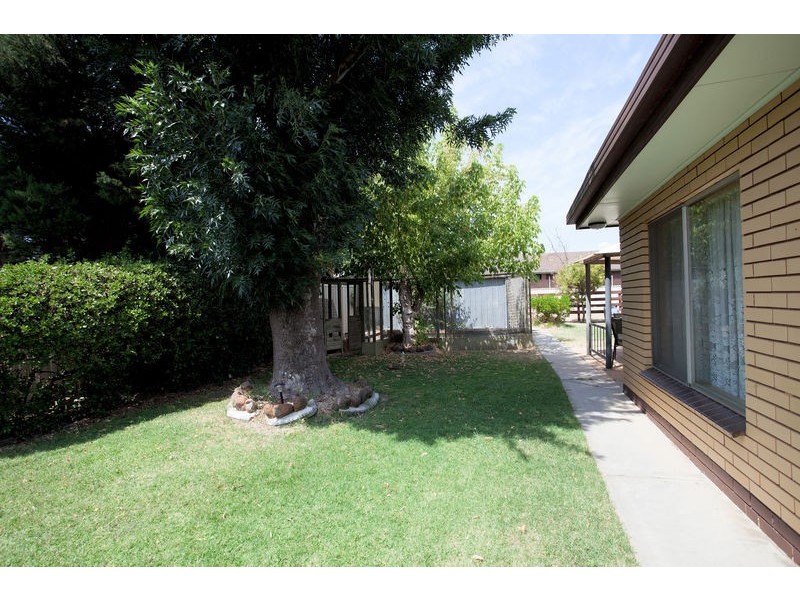 8 Priest Street, White Hills VIC 3550