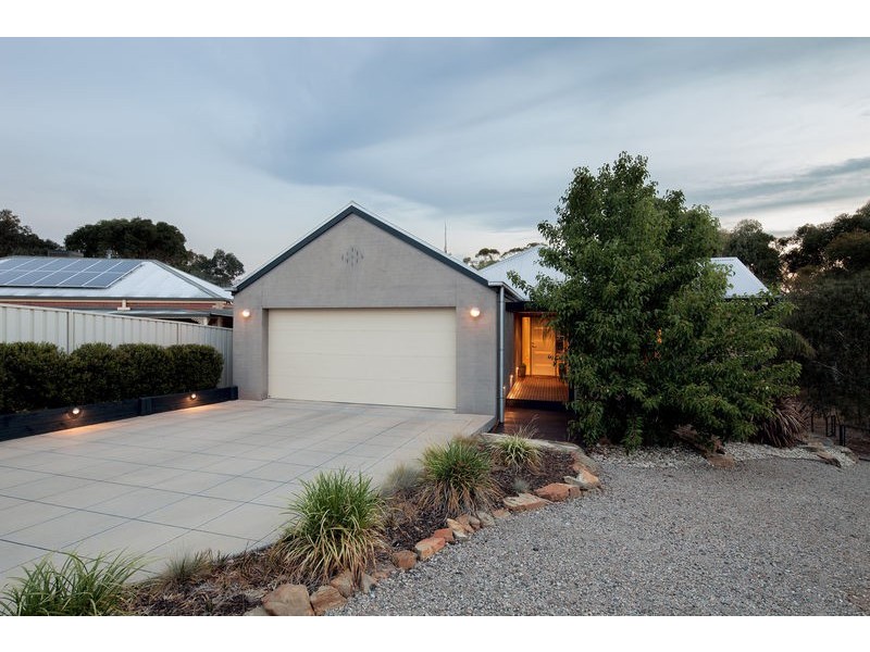 5 Joshua Court, Flora Hill VIC 3550