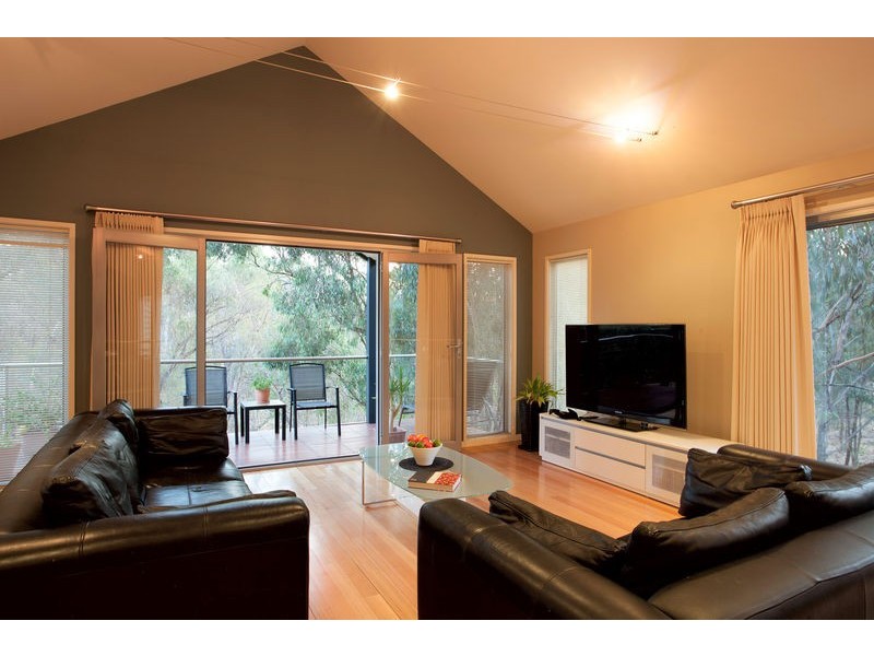 5 Joshua Court, Flora Hill VIC 3550