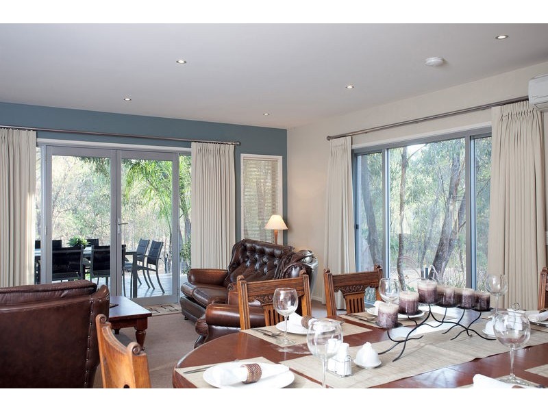 5 Joshua Court, Flora Hill VIC 3550
