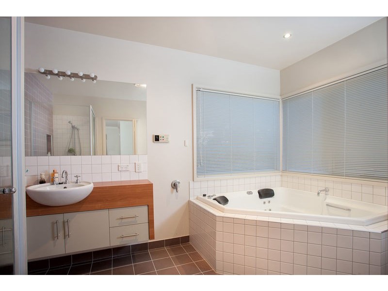 5 Joshua Court, Flora Hill VIC 3550