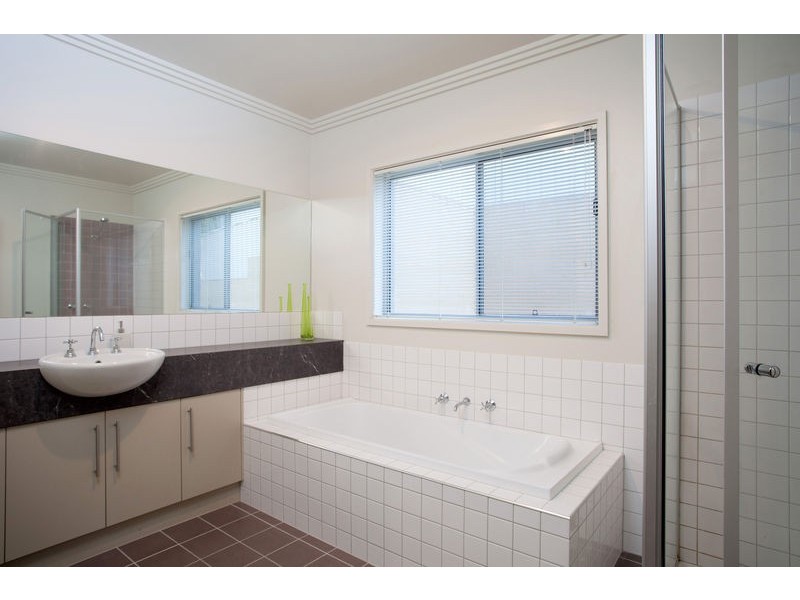 5 Joshua Court, Flora Hill VIC 3550