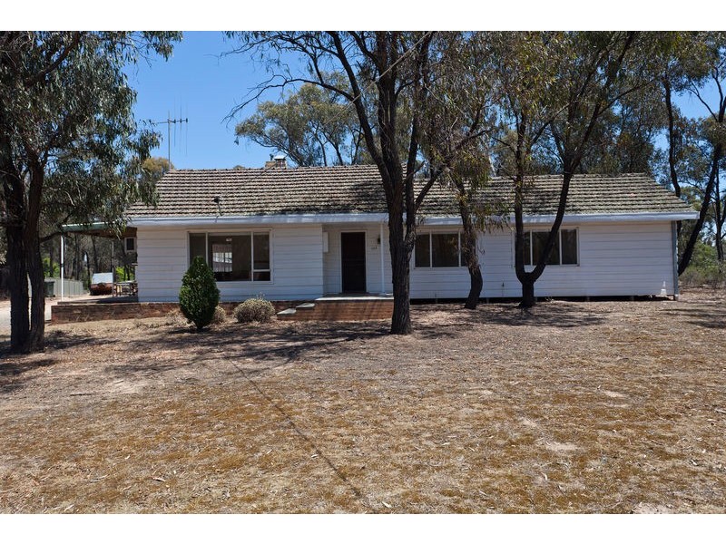 105 Prouses Road, Eaglehawk VIC 3556